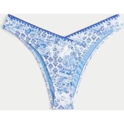 Hollister Blåblommig Bikiniunderdel I Cheeky-Modell Med Hög Benskärning - Blåblommig