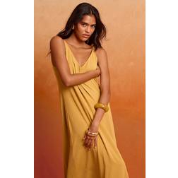PrettyLittleThing Floaty Woven Low Back Maxi Dress - Mustard