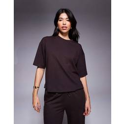 River Island T-shirt I Firkantet Pasform - Mørkebrun