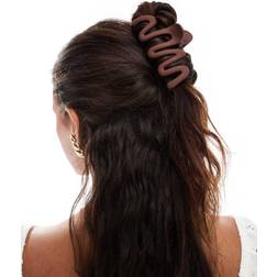 Accessorize XL Matte Wiggle Claw Clip in Chocolate Brown