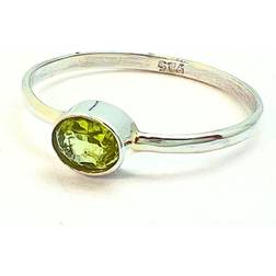 Bali Peridot Oval Liggande Sten I Silverring -