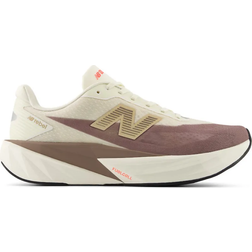 New Balance FuelCell Rebel v5 M - Angora/Earth Shadow/Sea Salt
