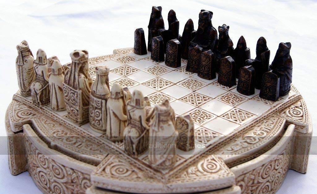Isle Of Lewis 9 Inch Resin Chess Set