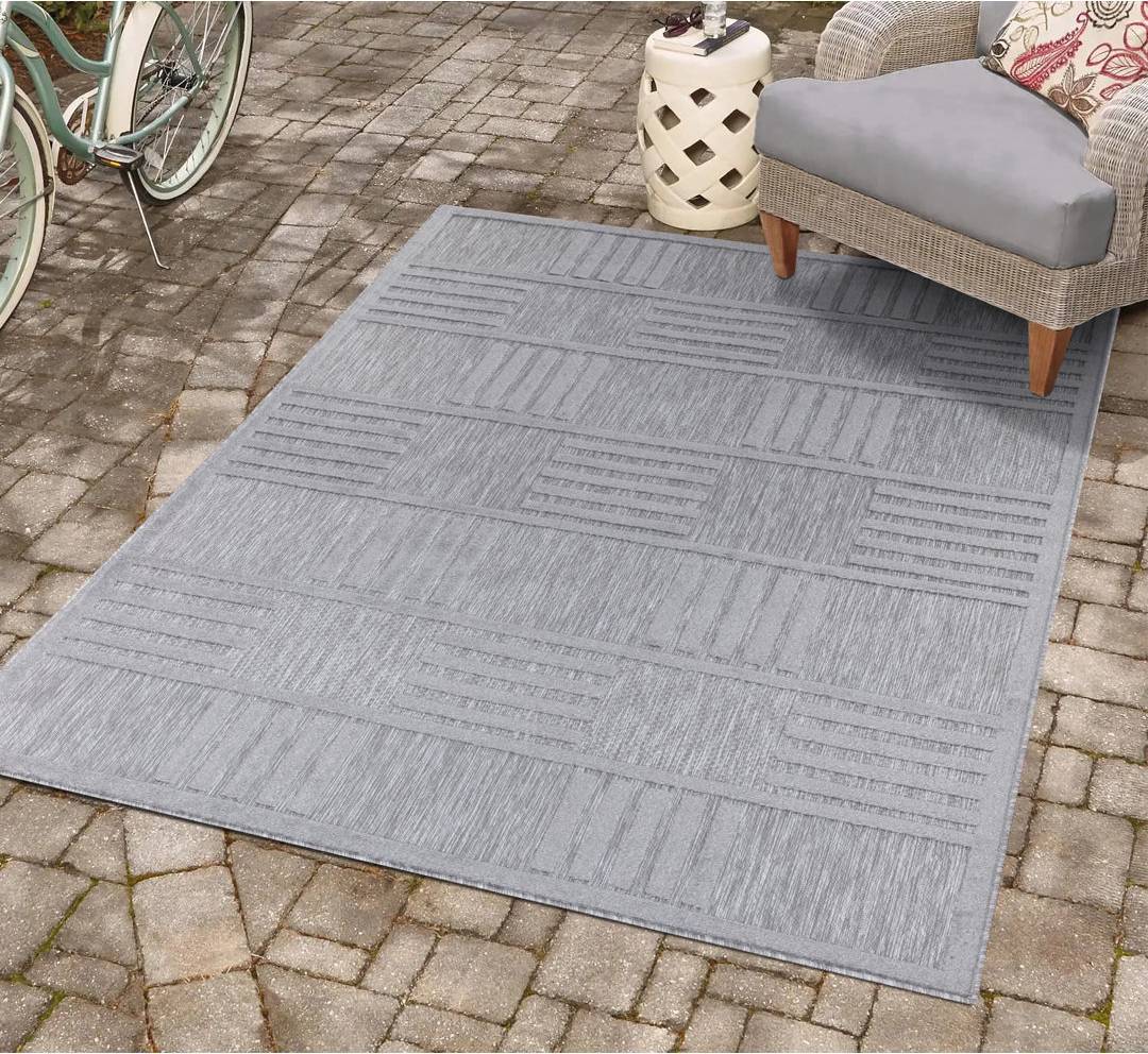 Ebern Designs Chequered Rug Grey