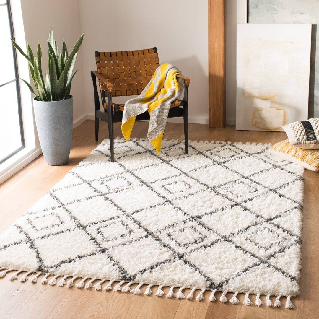 Mistana Ried Ivory Looped/Hooked White