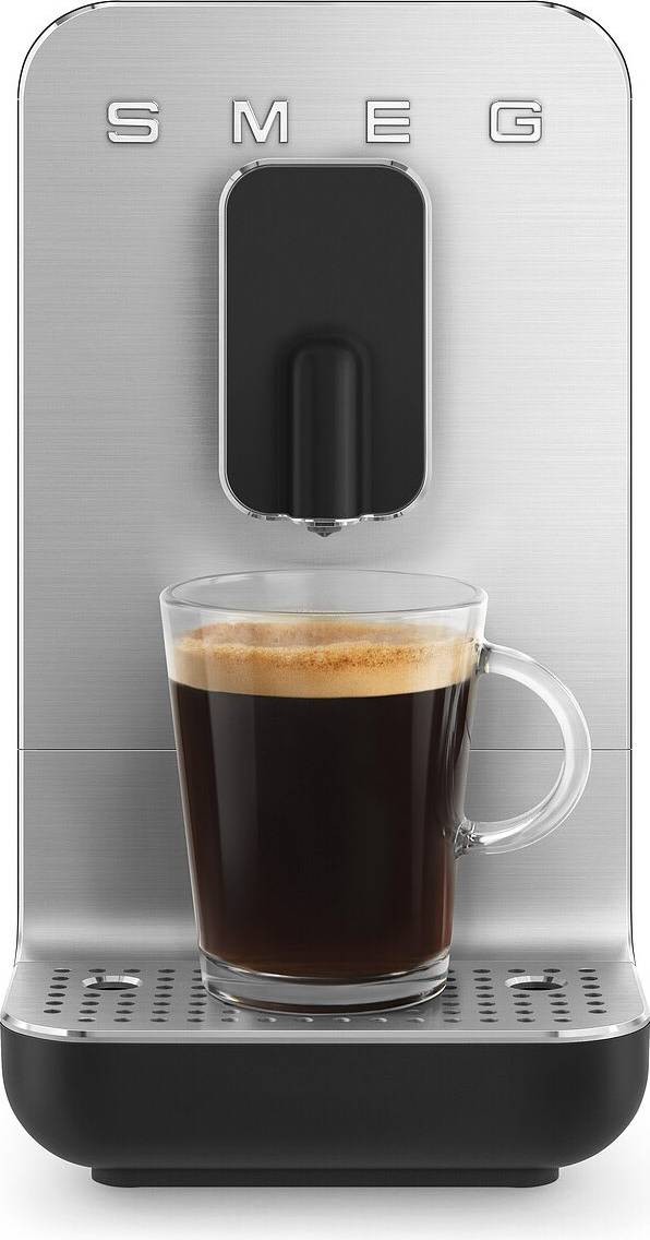 8. Smeg BCC01BLMEU espressomaskine