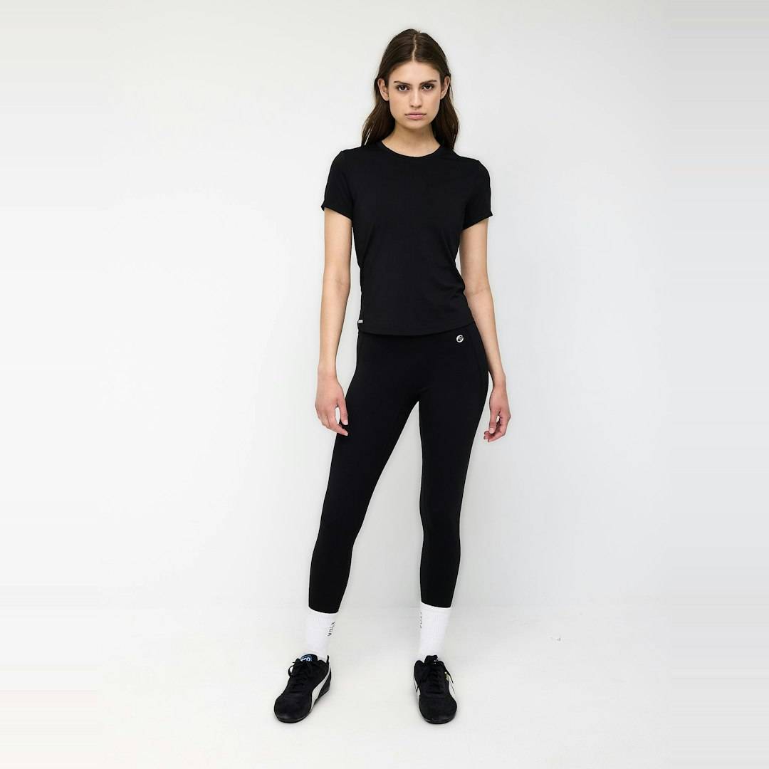 Chloe Tee - Sort