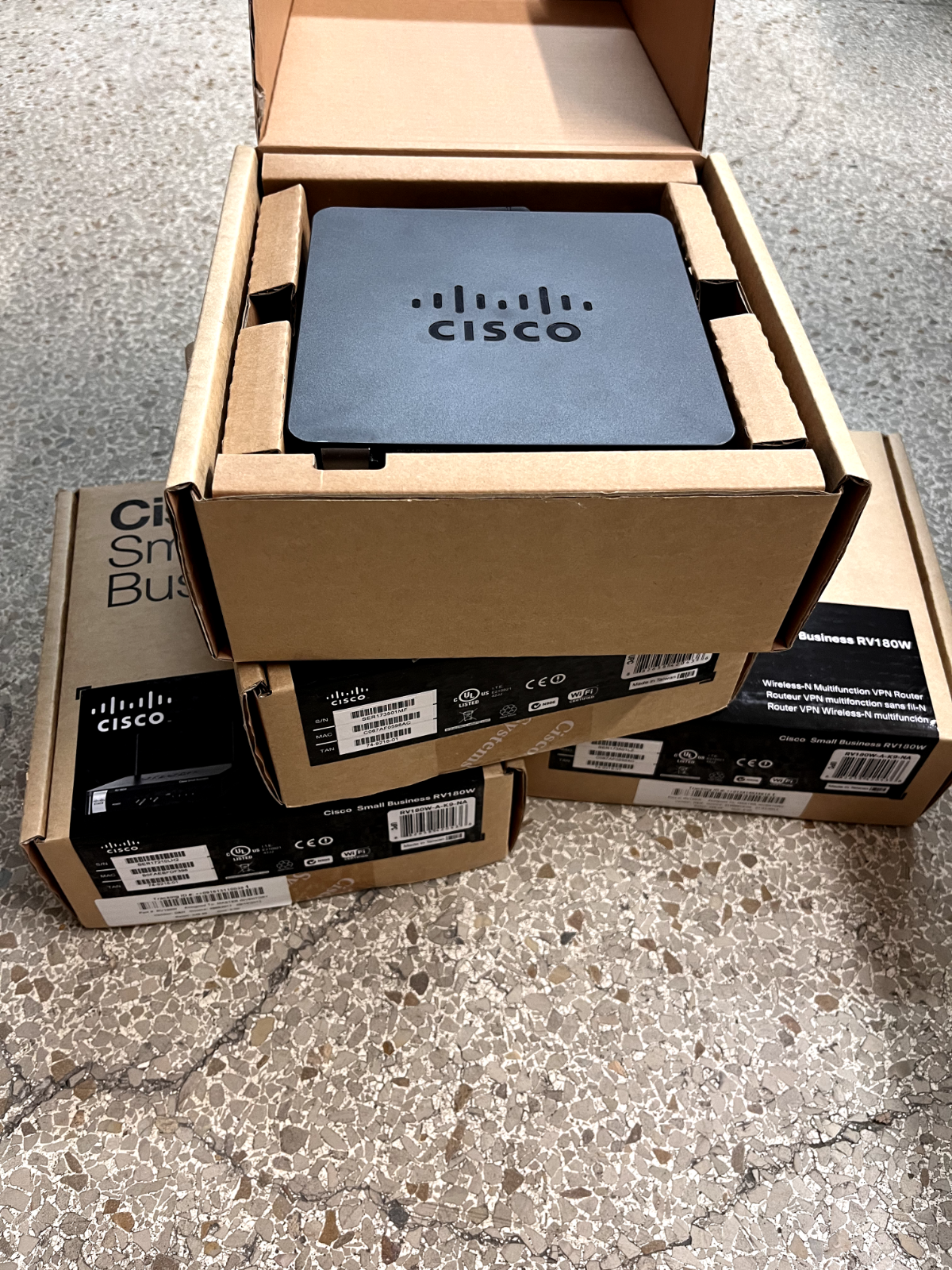 Vpn Cisco RV180 VPN Router 6.1 in