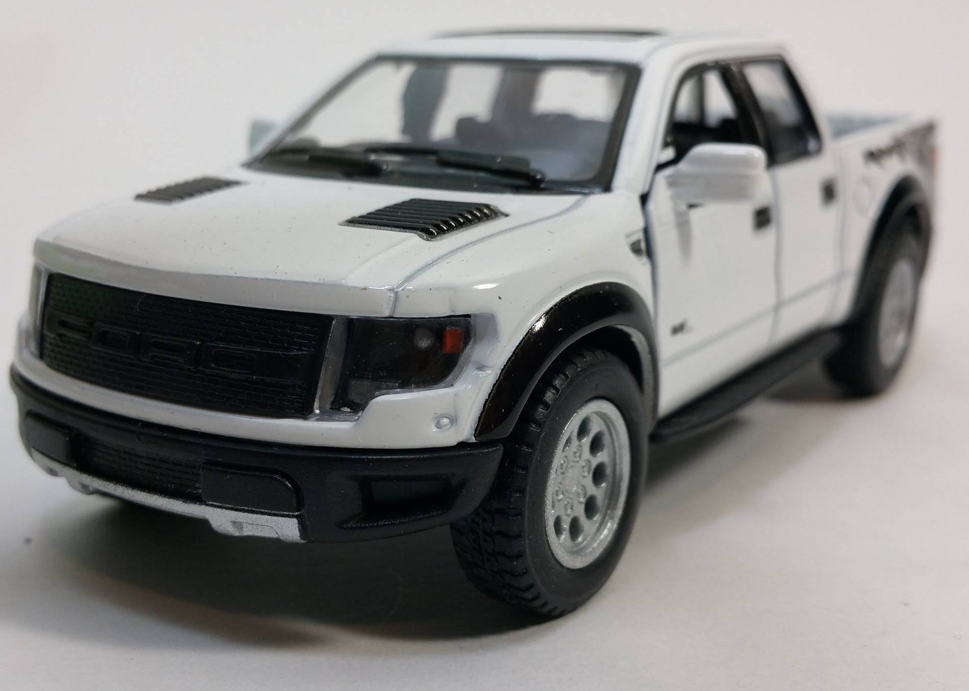Ford F-150 SVT Raptor Supercrew 1:46 Model Tire
