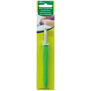 Clover AMOUR Hæklenål (2.0-15.0 mm) 6.5 mm Amour hæklenålene fra Clover kommer i størrelserne 2.0-15.0 mm Hver størrelse har sin egen farve, så der let kan kendes forskel.