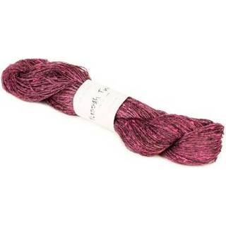 BC Garn Tussah Tweed sp19 Brun-grå-natur-mix Indhold: 100% Silke Vægt/længde: 50 g = ca. 250 meter Anbefalede Pinde: 2-3 mm Strikkefasthed: 10x10 cm = 24 m x 33 p Vask: Håndvask / Tåler ikke tørretumbling.