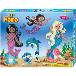 Hama Gaveæske Havfruer Indeholder: Ca. 4.000 perler 2 store firkantede stiftplader nr. 234 2 Hama Gems Motivark, vejledning og strygepapir.