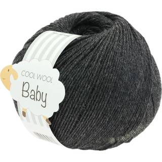 Lana Grossa Cool Wool Baby 206 Lys grå meleret Indhold:100% ren ny, ekstrafin merinould Vægt/Længde: 50 g = ca. 220 meter Anbefalede pinde: 2.5-3 mm Strikkefasthed: 10 x 10 cm = 28 m x 39 p Vask:Finvask 30º/ Tørres fladt.