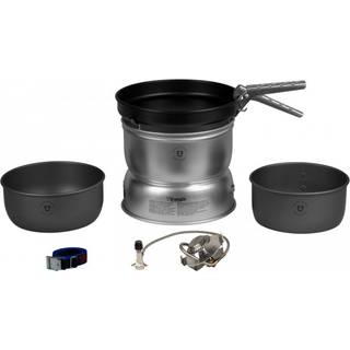 Gasblus Trangia 25 Large, 2100 W + 2 gryder i HA / hårdanodiseret aluminium + 1 stegepande i NS / Non Stick-teflon + vindskærm i UL / UltraLight-aluminium + gribetang + rem, Uden brændstof