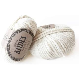 DROPS Andes 4010 Grålilla (Uni Colour) Indhold: 65% Peruvian Highland Uld, 35% Superfin Alpaca Garngruppe: E (9 - 11 masker) / 14 ply / super bulky Vægt/længde: 100 g = ca. 90 meter Anbefalede pinde: 9 mm Strikkefasthed: 10 x 10 cm = 10 m x 14 p Håndvask, max 30°C / Tørres fladt / Kan filtes.