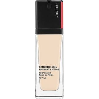 Shiseido Synchro Skin Radiant Foundation 120 Ivory, 30 ml.
