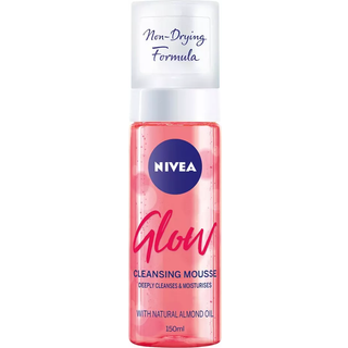 Nivea Glow Cleansing Mousse - 150 ml.
