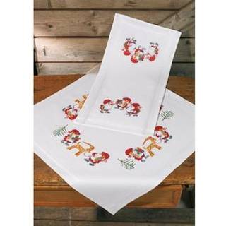 Broderikit Nisse Samling XXX 80 x 80 cm Færdigmonteret dug i 80x80cm. Broderi i klare julefarver. 100% hvid bomuldsstof. Motiver med nisse tema. Perfekt til kors- og kontursting.