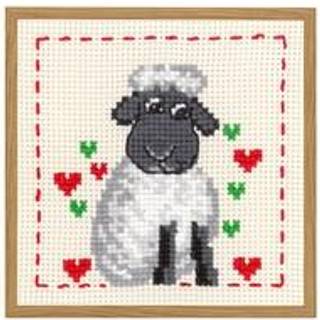 Broderikit MFK Får R/5387 19 x 19 cm Unikt fåre-motiv til broderi-entusiaster. Dimensioner: 19x19cm. Syet på Aida 352/22, ivory farvet stof. Inklusiv 7 farver Cot. Mat tråd. Kombinerer kors- og stikkesting.
