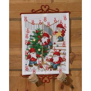 Broderikit Nisser pynter træet Broderikit med et fint julemotiv Lav din helt egen julepynt med dette nydelige kit Det færdige broderi måler30 x 39 cm.
