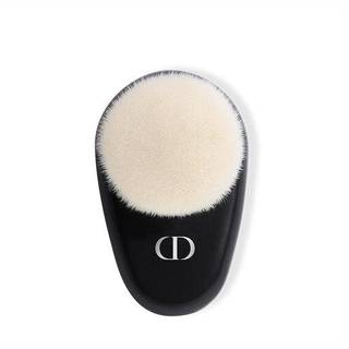 Dior Backstage Face Brush N°18-Multi-use complexion brush - smoothing effect - buildable coverage