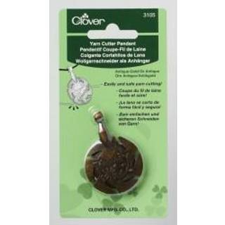 Clover Garn Cutter Antik, Guld 1 stk. Garnet presses ned i slidsen, hvor den skæres over. Designet med et cirkelformet skæreblad indeni. Må medbringes i fly.