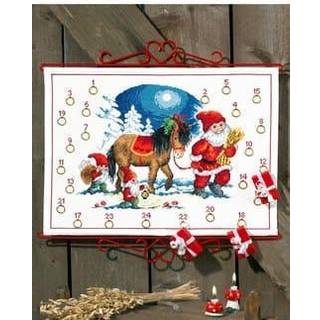 Broderikit Nisse og hest 5125/48 48 x 35 cm Størrelse: 48x35cm broderisæt. Detaljeret nisse og hest design. Broderes med 23 DMC Mouliné farver. Indeholder ringe, ekskl. beslag. Perfekt til kors- og stikkesting.