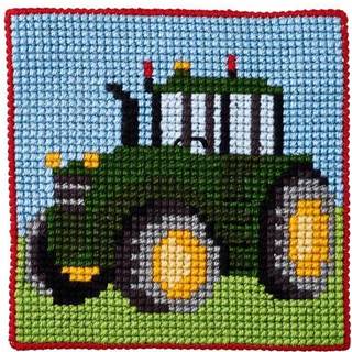 Børnestramajkit Traktor Påtegnet børnestramajkit med et fint traktor-motiv Et kit specielt velegnet til børn fra 5 år og opefter Det færdige broderi måler 25 x 25 cm.
