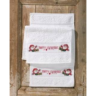 Broderikit God jul 2 pk 7461/18 30 x 50 cm Charmerende julebroderier i klassisk stil. Håndklæder i størrelsen 30x50 cm. Gør-det-selv kit med 11 farver Mouliné. Detaljerede designs med kors- og stikkesting. Briljante røde, grønne og gyldne farver.