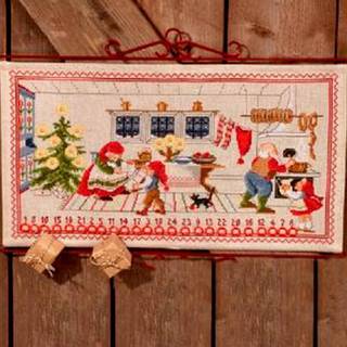 Broderikit Nisse køkkenet B5135/55 55 x 30 cm Perfekt til kreative broderifans Broder på Aida stof 5,4 tråde/cm Klassisk julemotiv giver hygge Dimensioner: 55x30 cm Leveres med 20 farver DMC tråd.