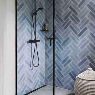 Glassline brusevæg sort ramme