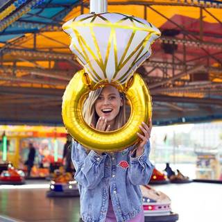 1 stk. Ring folieballon 37,5" rød metal med automatisk lukkesystem til helium eller luft, genanvendelig