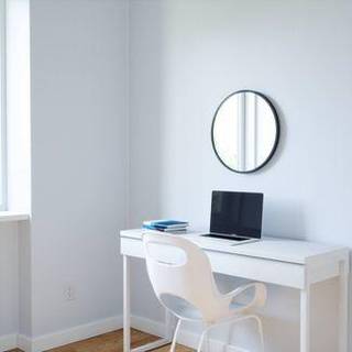 Cirkulært Hub spejl fra Umbra med sort gummikant