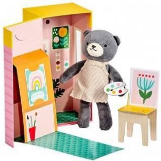 Petit Collage Beatrice the Bear in the Studio Play Set - Inkluderer udstoppet dyreleget?j og pop -out play -s?tboks - Perfekt i timevis med foreg