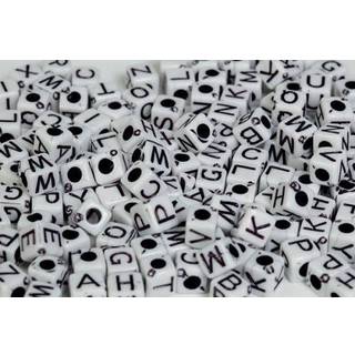 Pearl`n fun bogstaver 7mm sort/hvid 500g pose