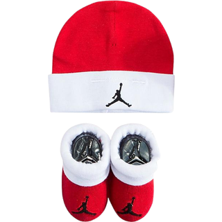 Nike Jordan Infant Baby Hat and Booties Set (Red (LJ0102-R78)/sort 0-6 m?neder)