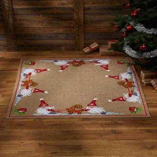 Broderikit juletræstæppe nisse med buk Broderikit med fint motiv Indeholder 1 juletræstæppe Størrelse:117 x 117 cm Farve: Jute Materiale: Evenweave 100% jute, 100% acrylgarn Indeholder også nål og mønster.