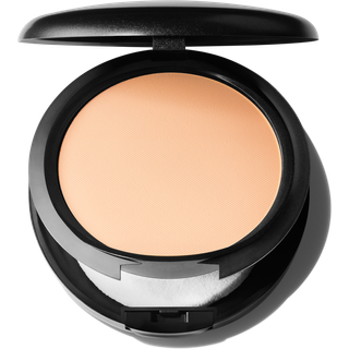 MAC Studio Fix Powder Plus Foundation NW22 15 g / 0,52 oz Matte Langvarig Oliereduserende Pudderfoundation