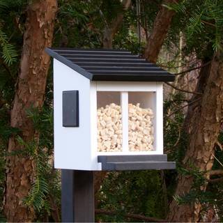 Wildlife Garden Egern Foderhus Hvid - Udendørsliv fra Wildlife Garden