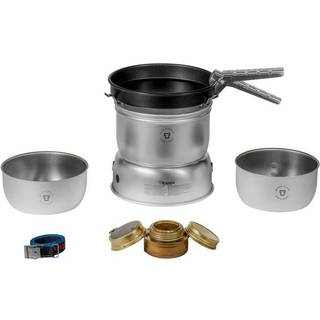 Gasblus Trangia 27 Small, 2100 W + 2 kasser & vindskydd i UL / UltraLight-aluminium + 1 stegepande NS / Non Stick-teflon + gribetang + rem, Uden brændstof