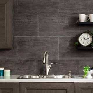 Palisade 25,6 tommer. X 14,8 tommer. Sammenl?sning Vinyl Vandt?t v?g/Backsplash -fliser til k?kken eller badev?relse i Ashen Slate (8 Pack)