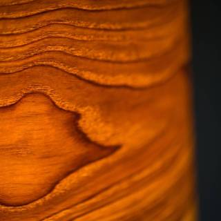 Envostar Veneer bordlampe, kerneved ask Ø 20,5 cm