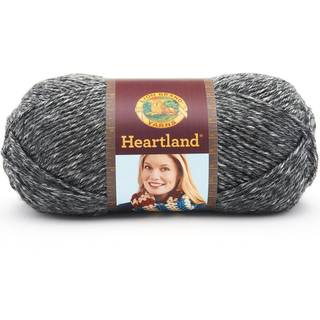 Lion Brand Heartland 136-149R Great Smoky Mountains Indhold: Uni color: 100% akryl Tweed: 94% akryl, 6% viskose Vægt/længde: Uni color: 142 g = 230 meter Tweed: 113 g = 183 meter Anbefalede pinde:5.50 cm Strikkefasthed:10 x 10 cm = 16 m x 22 p Vask:Maskinvask / Finvask.