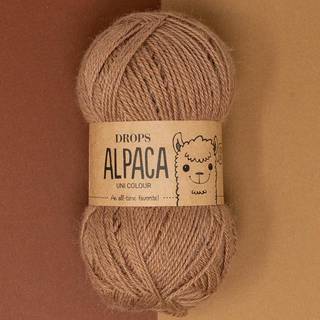 DROPS Alpaca 9031 Mandel (Uni Colour) Indhold: 100% superfin alpaca Garngruppe: A (23 - 26 masker) / 5 ply / sport Vægt/længde: 50 g = ca. 167 meter Anbefalede pinde: 3 mm Strikkefasthed: 10 x 10 cm = 24 m x 32 p Håndvask, max 30°C / Tørres fladt / Kan filtes.
