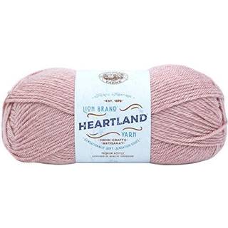 Lion Brand Heartland 136-140Q Capitol Reef Indhold: Uni color: 100% akryl Tweed: 94% akryl, 6% viskose Vægt/længde: Uni color: 142 g = 230 meter Tweed: 113 g = 183 meter Anbefalede pinde:5.50 cm Strikkefasthed:10 x 10 cm = 16 m x 22 p Vask:Maskinvask / Finvask.