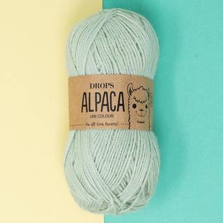 DROPS Alpaca 9030 Pistacieis (Uni Colour) Indhold: 100% superfin alpaca Garngruppe: A (23 - 26 masker) / 5 ply / sport Vægt/længde: 50 g = ca. 167 meter Anbefalede pinde: 3 mm Strikkefasthed: 10 x 10 cm = 24 m x 32 p Håndvask, max 30°C / Tørres fladt / Kan filtes.