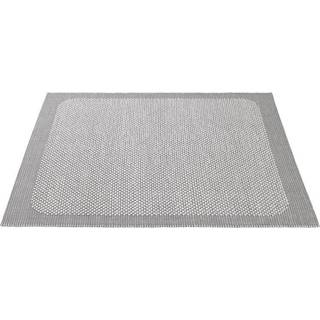 Muuto - Pebble Rug, 170 X 240 cm, Light Grey - Ensfarvede gulvtæpper - Margrethe Odgaard - Grå