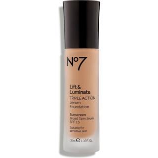 No7 Lift & Luminate Triple Action Serum Foundation - Honey - Liquid Foundation Makeup med SPF 15 til Dewy Glowy Base - Radiant Serum Foundation f