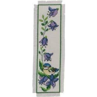 Broderikit Mejse i klokkeblomst 7 x 22 cm Skab et fugletema i dit hjem. Inkluderer kors- og stikkesting. Dimensioner: 7x22 cm perfekt balance. DMC Mouliné i 11 smukke farver. Broder på Aida 357/22 stoffet i ivory.