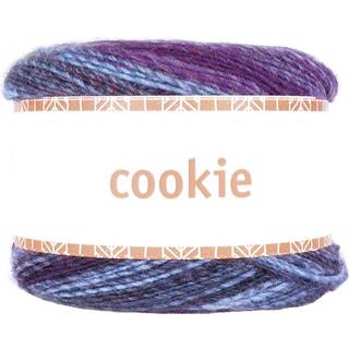 Järbo Cookie 200g 46210 Skyfall Indhold: 100% Akryl Vægt/længde: 200 gram = ca. 600 meter Anbefalede pinde: 5 mm Strikkefasthed: 10 x 10 cm = 18-19m x 27p Anbefalet hæklenål: 4.50 - 5 mm Hæklefasthed: 10 x 10 cm = 15fm x 18p Maskinvask, max 40°C / Tørres fladt / Brug ikke skyllemiddel.